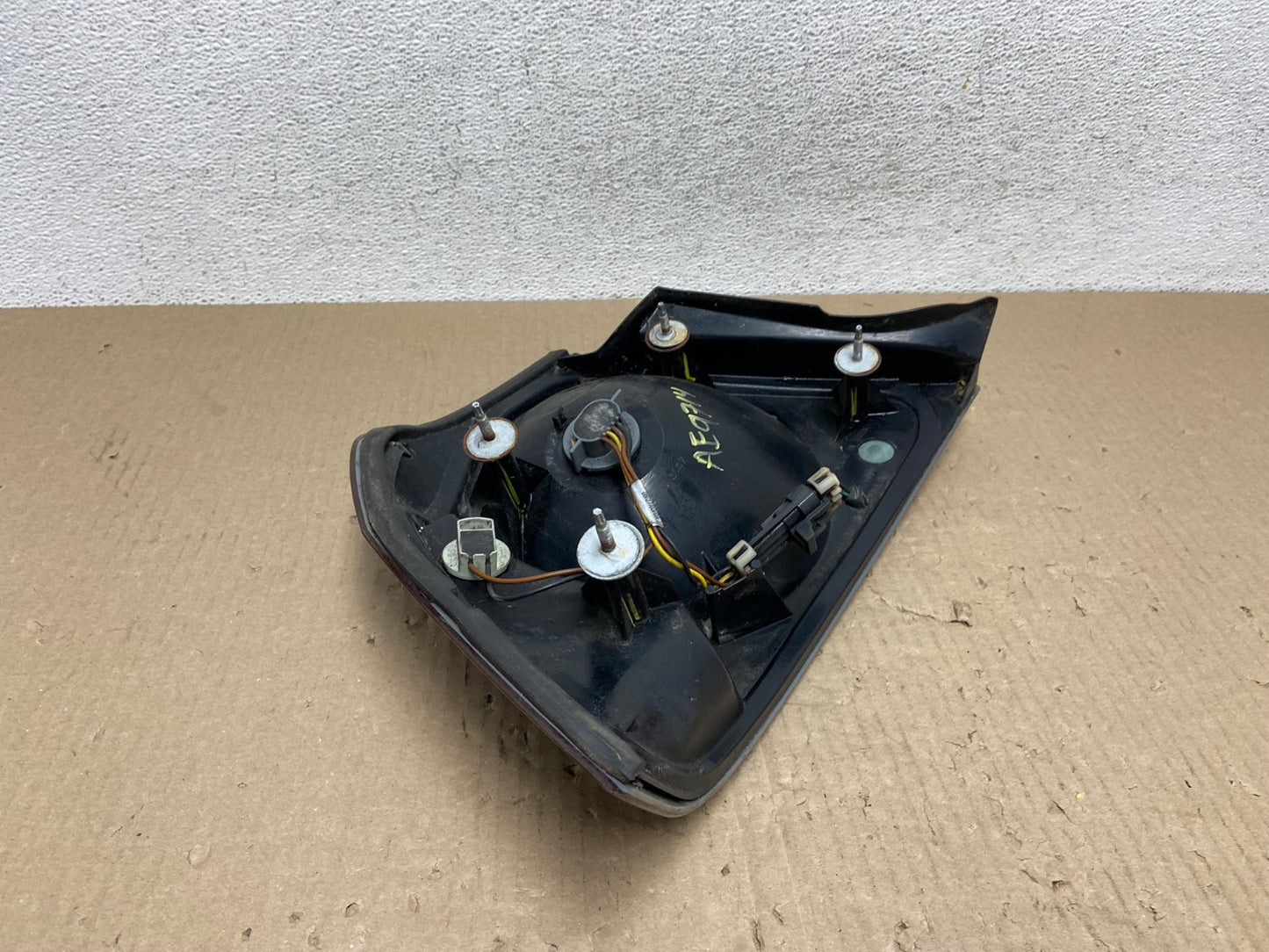 2000 to 2005 Chevrolet Impala Right Passenger Rh Side Tail Light AE9714 LK5