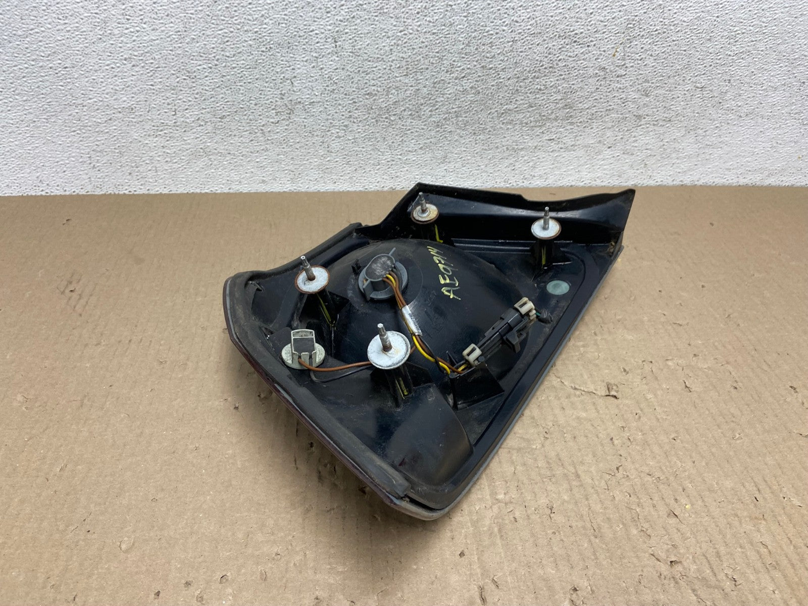 2000 to 2005 Chevrolet Impala Right Passenger Rh Side Tail Light AE9714 LK5