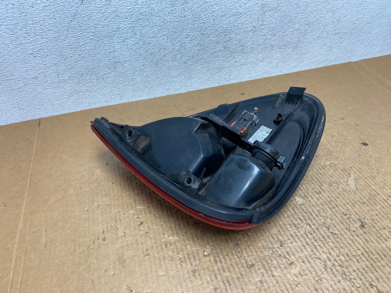 2004 - 2007 Dodge Grand Caravan Right Passenger Side Tail Light AE2767 LK4