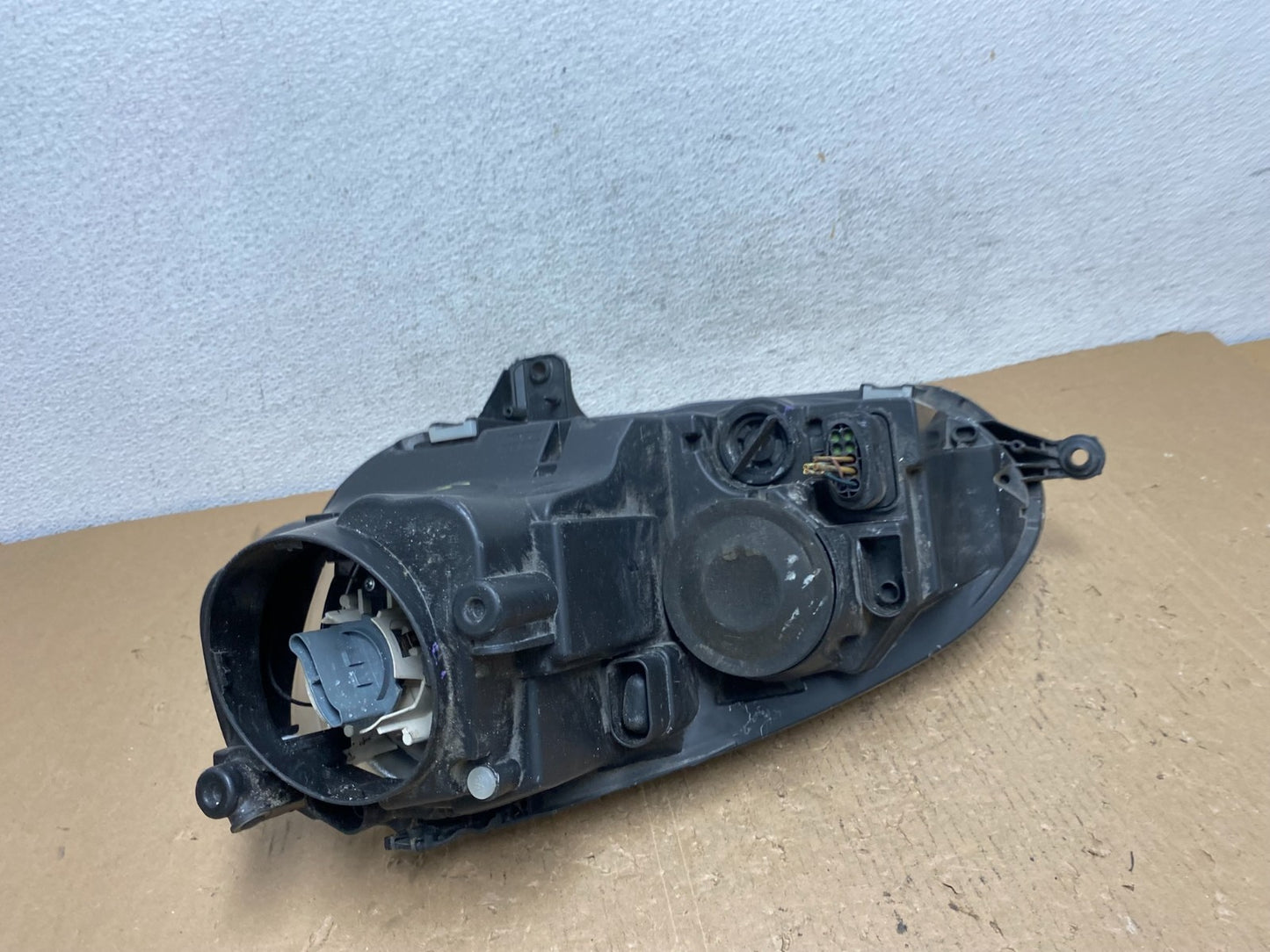 2005 - 2010 Volkswagen Jetta Right Passenger RH Side Headlight Halogen AD8820 DW4