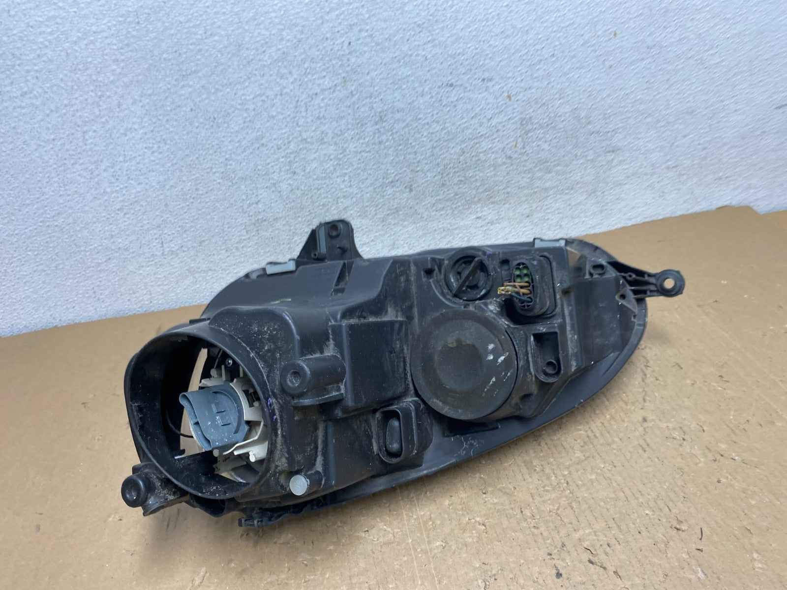2005 - 2010 Volkswagen Jetta Right Passenger RH Side Headlight Halogen AD8820 DW4