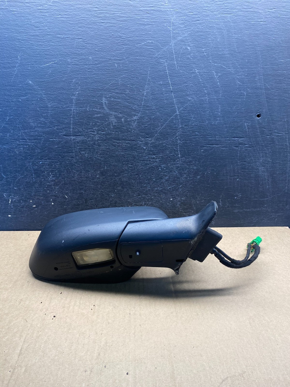 2003 to 2006 Volvo XC90 Right Passenger Side View Door Mirror AG7101 DW3