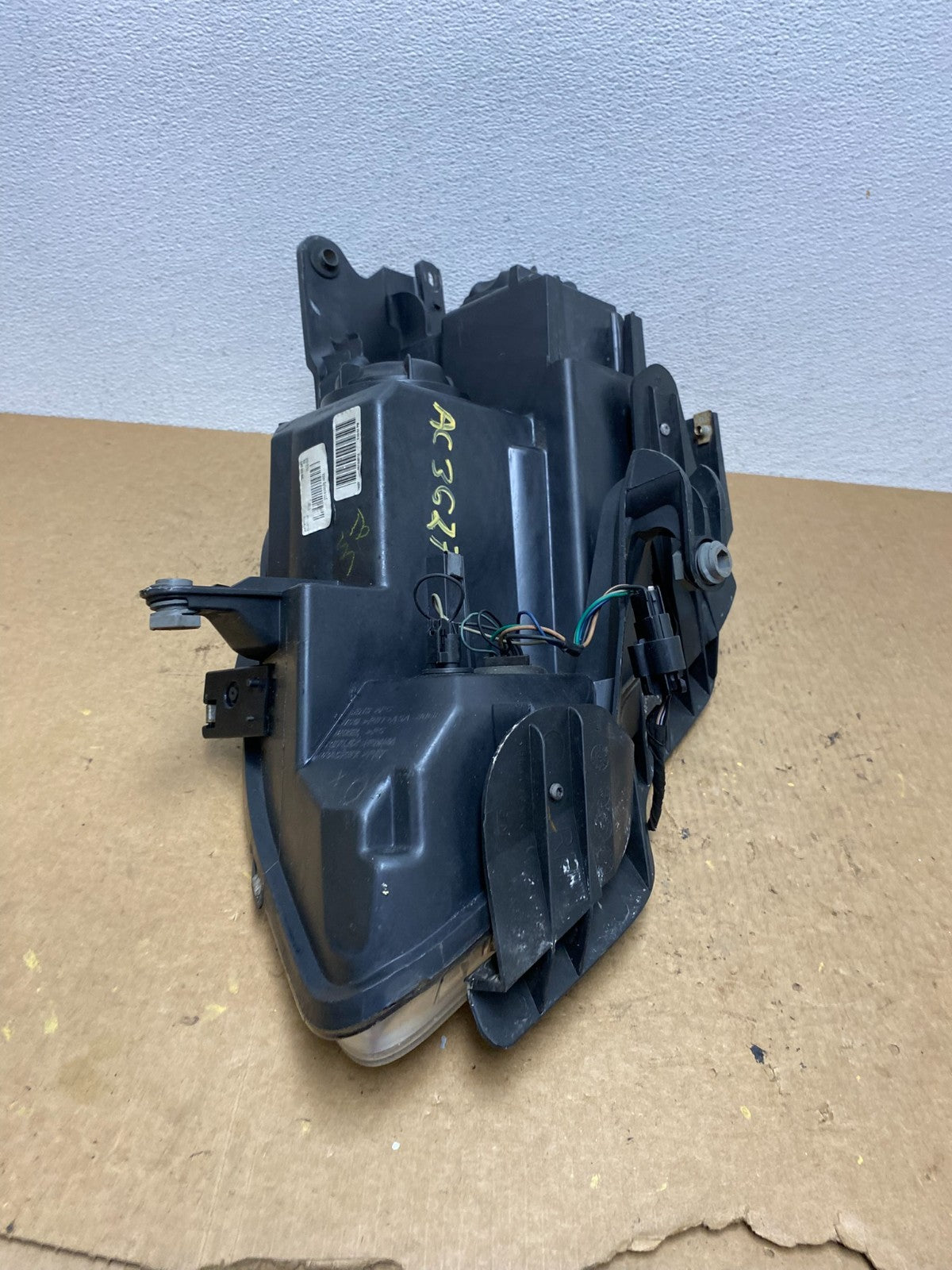 2007 to 2012 Gmc Acadia Halogen Headlight Right Passenger Side AC3627 DW8