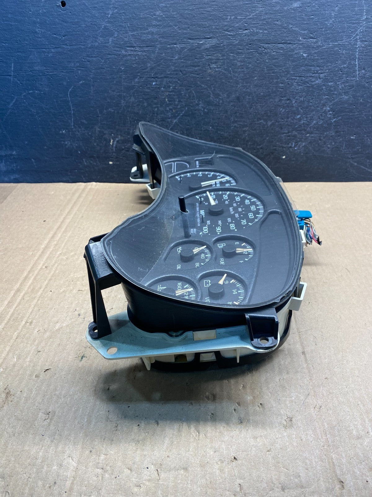 2002 GMC Yukon Speedometer Cluster Gauge AE7631 DG2