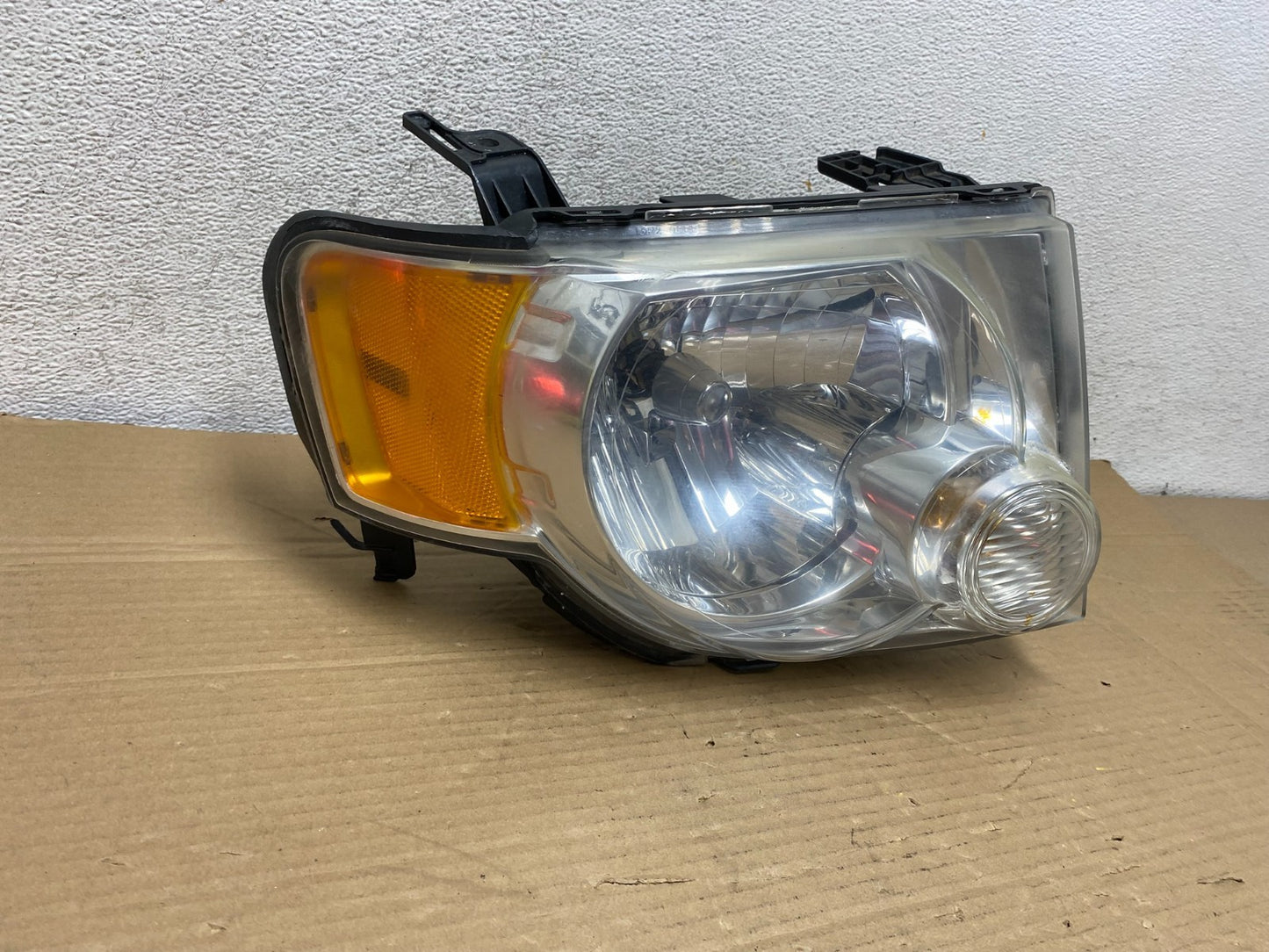 2008 to 2012 Ford Escape Headlight Right Passenger RH Side Halogen AG8927 DW1