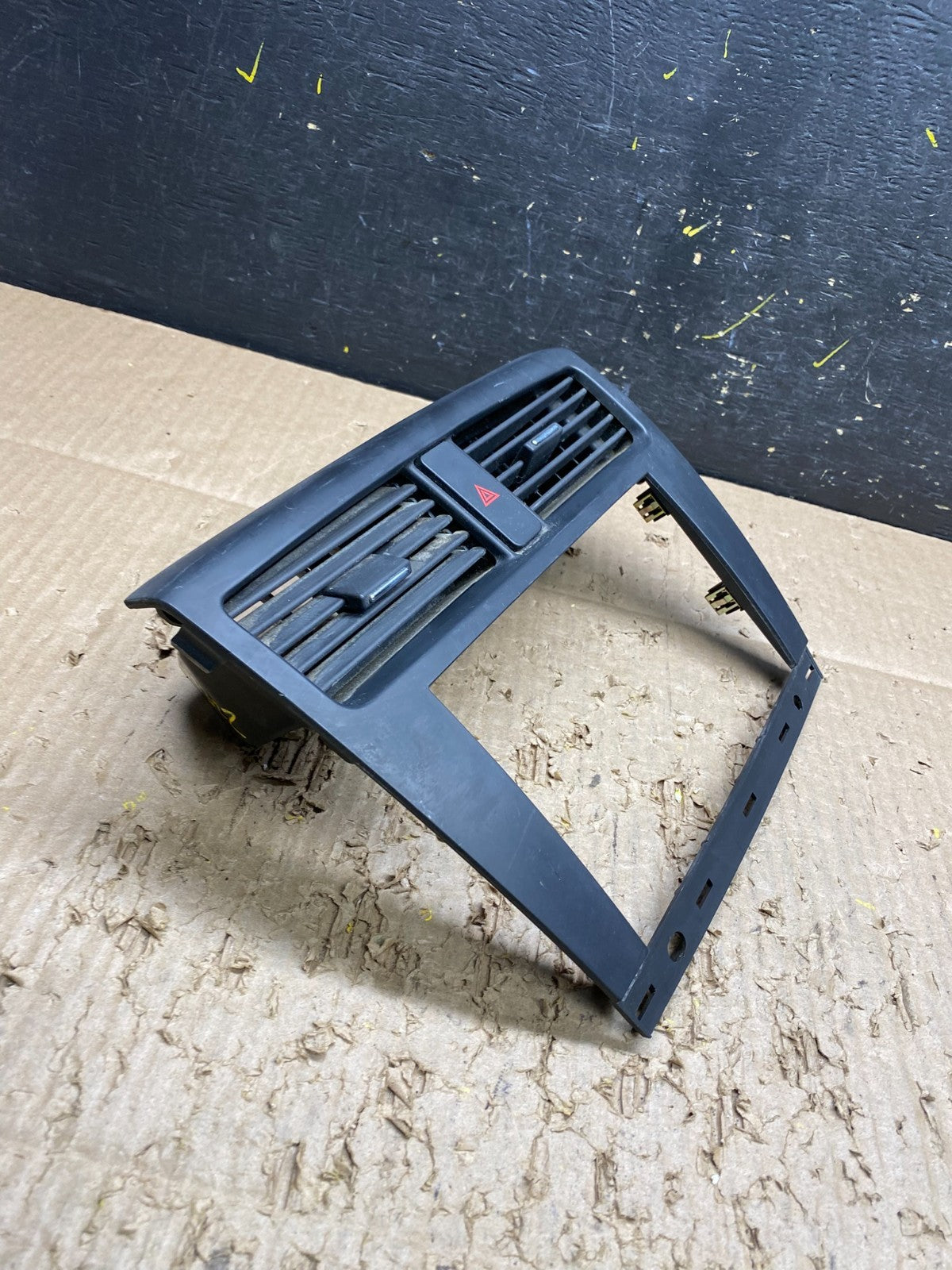 2007-2009 Suzuki XL7 XL-7 Center Radio Dash Trim Air Vent Bezel OEM  v7322 DG1