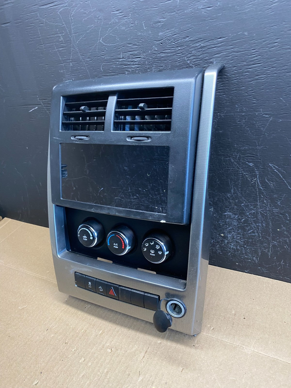 2008 to 2012 Jeep Liberty Dash Climate Temperature Control Radio Bezel ac6237 DG1