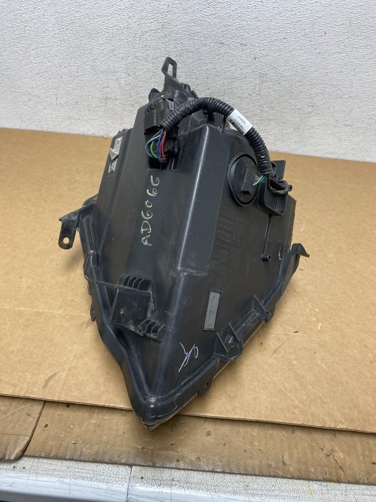 Halogen 2010 to 2016 Cadillac SRX Right Passegner Side Headlight AD6066 DW8