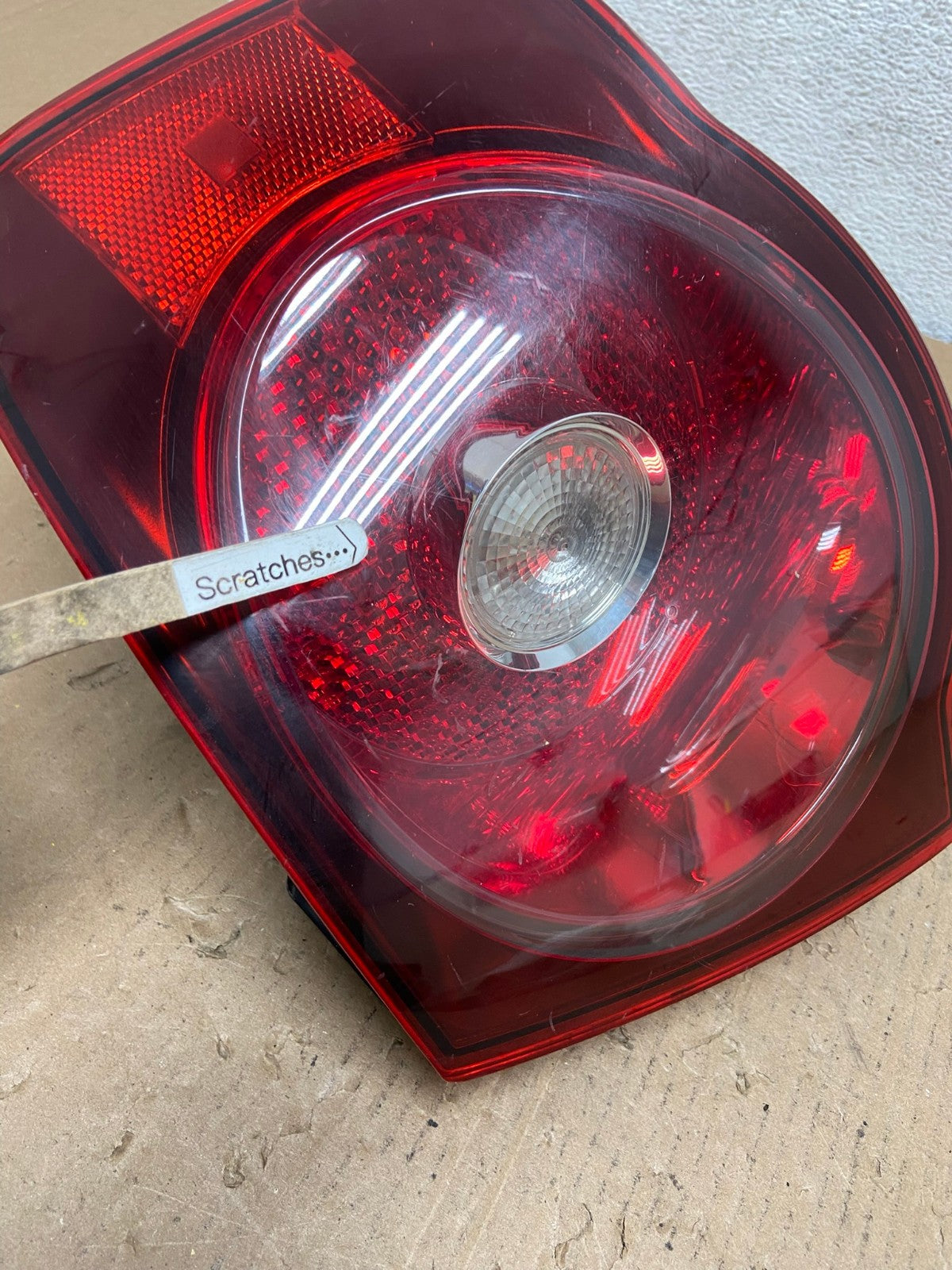 2008 2009 2010 Volkswagen Jetta Right Passenger RH Side Tail Light AD8120 LK3