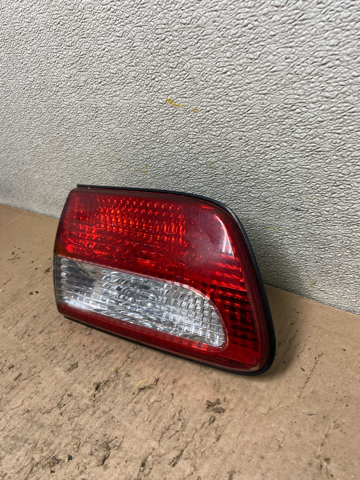 2001 - 2003 Toyota Sienna Left Driver Side Inner Tail Light OEM Y4743 PS2