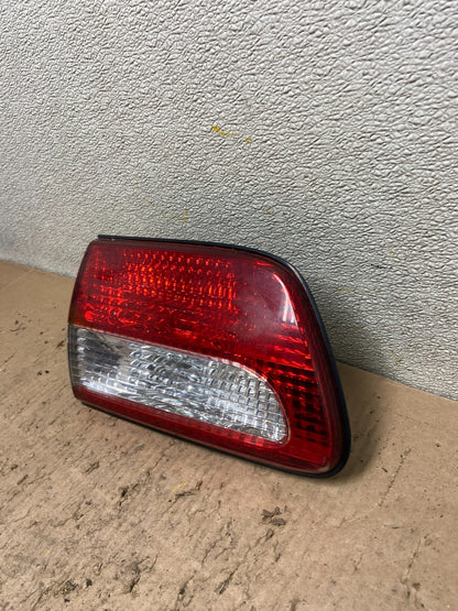 2001 - 2003 Toyota Sienna Left Driver Side Inner Tail Light OEM Y4743 PS2