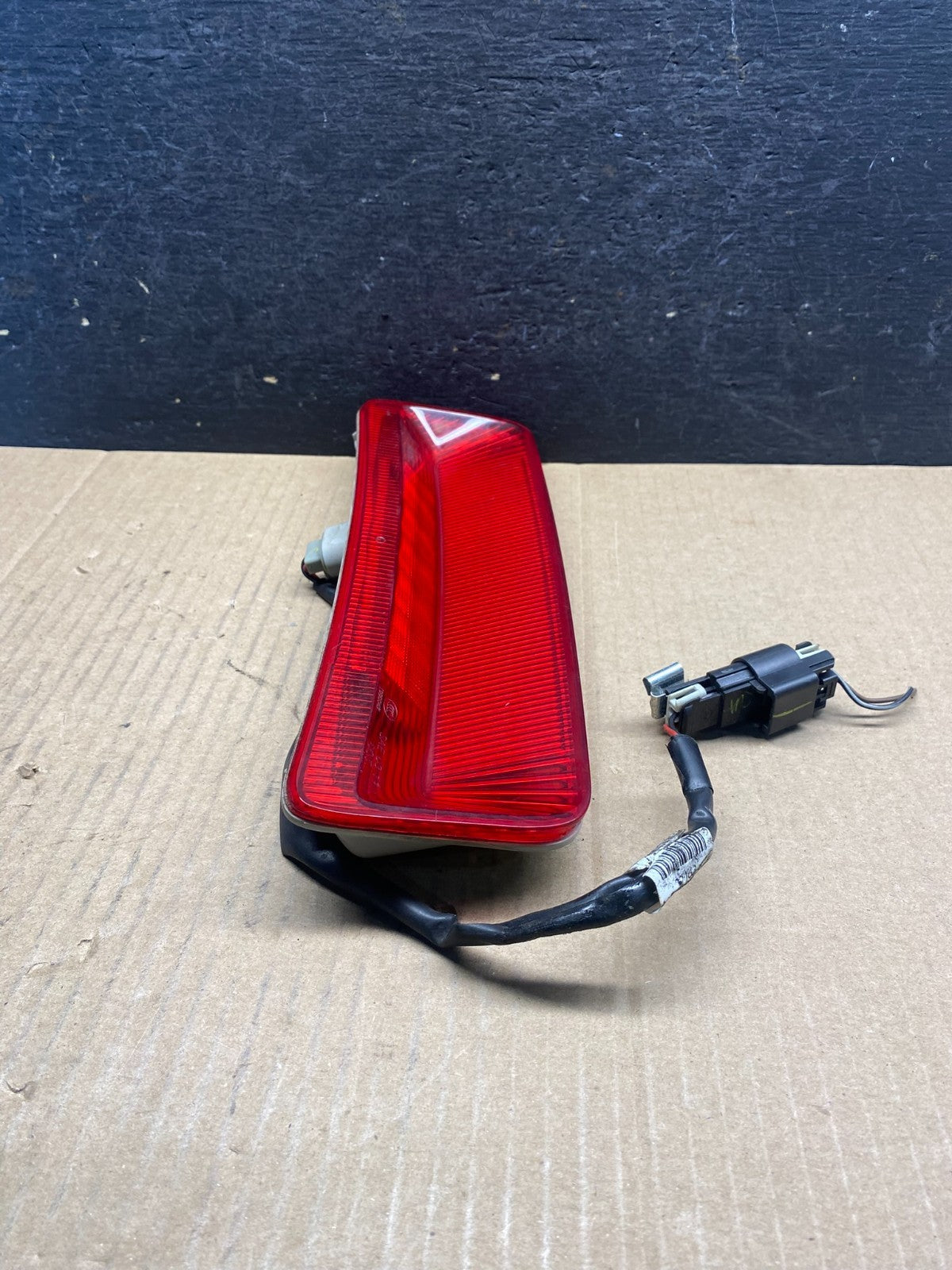 2012 to 2014 Ford Edge Rear Third Brake 3rd Light Lamp AH1759 DG2