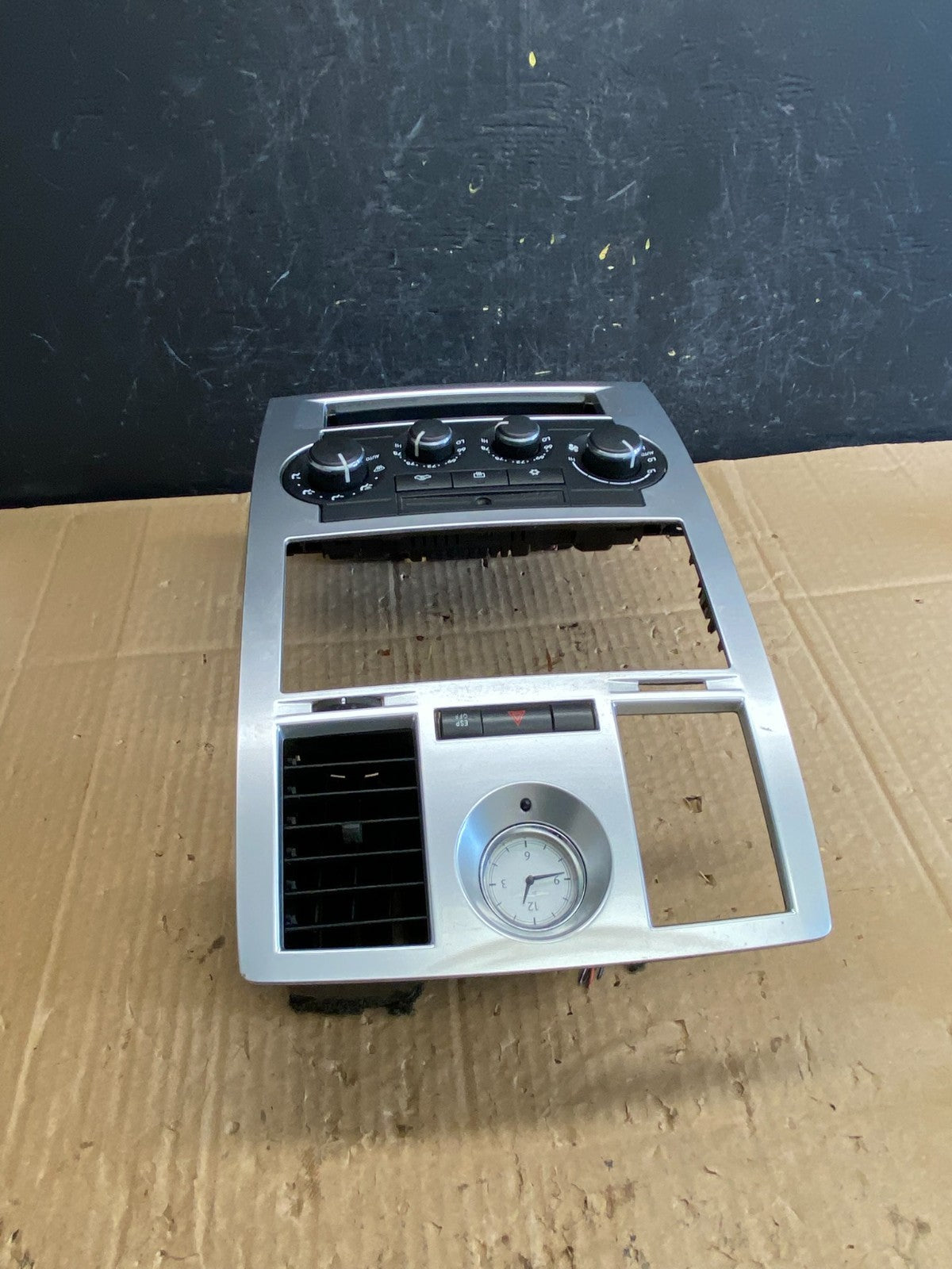2005 to 2007 Chrysler 300 Dash Heater A/C Climate Control Radio Panel AC9518 DG4