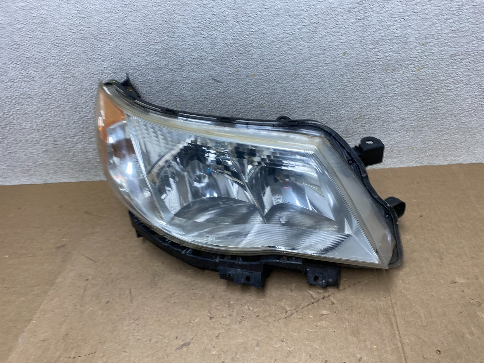 2009 - 2013 Subaru Forester Right Passenger Side Xenon Headlight OEM W8747 DW1