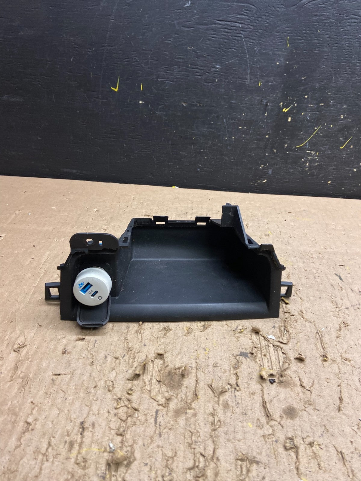 2007 to 2015 Mazda CX-9 Center Dashboard Pocket Box Power Outlet t8708 DG0