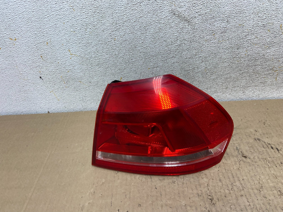 2012 to 2015 Volkswagen Passat Right Passenger Rh Side Tail light AI2530 LK0