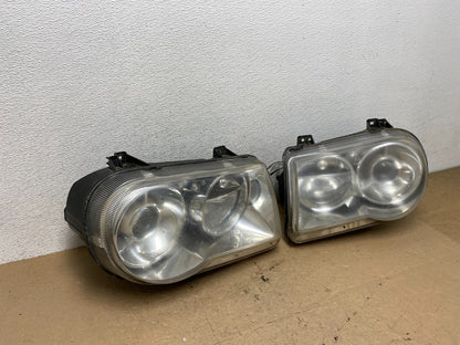2005 to 2010 Chrysler 300C Left+Right Side Xenon Headlights AF4646 DW2