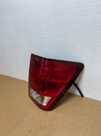2005 - 2006 Jeep Grand Cherokee Right Passenger Rh Side Tail Light AC1753 LK1
