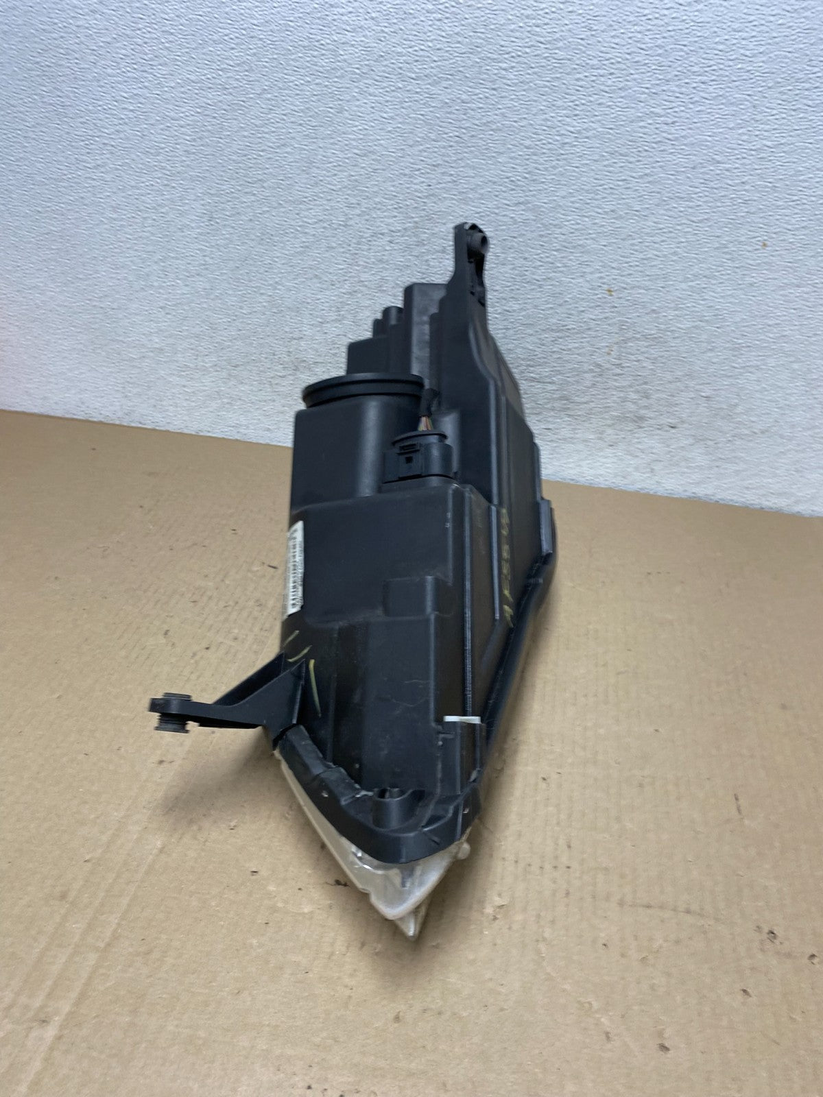 2009 to 2011 Volkswagen Tiguan Right Passenger Halogen Headlight AF5847 DW9