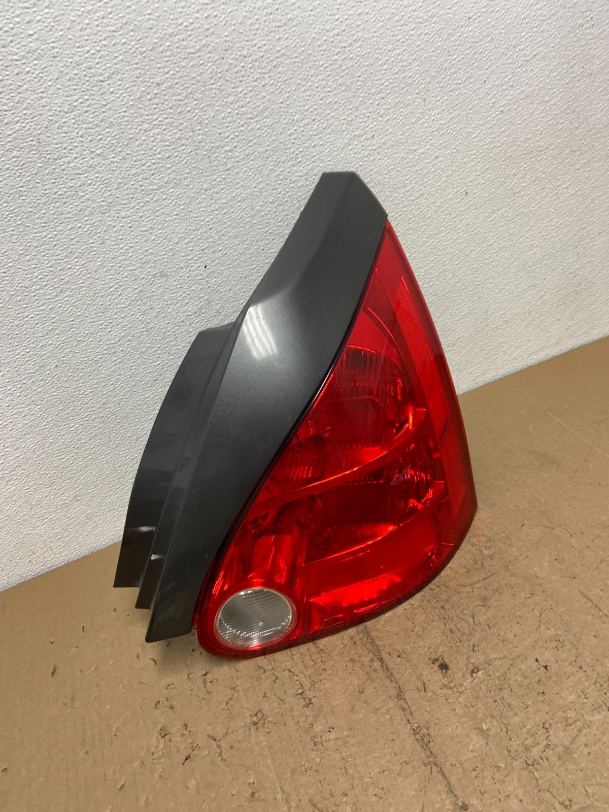 2004 2005 2006 2007 2008 Nissan Maxima Right Passenger Tail Light AC7342 DW2