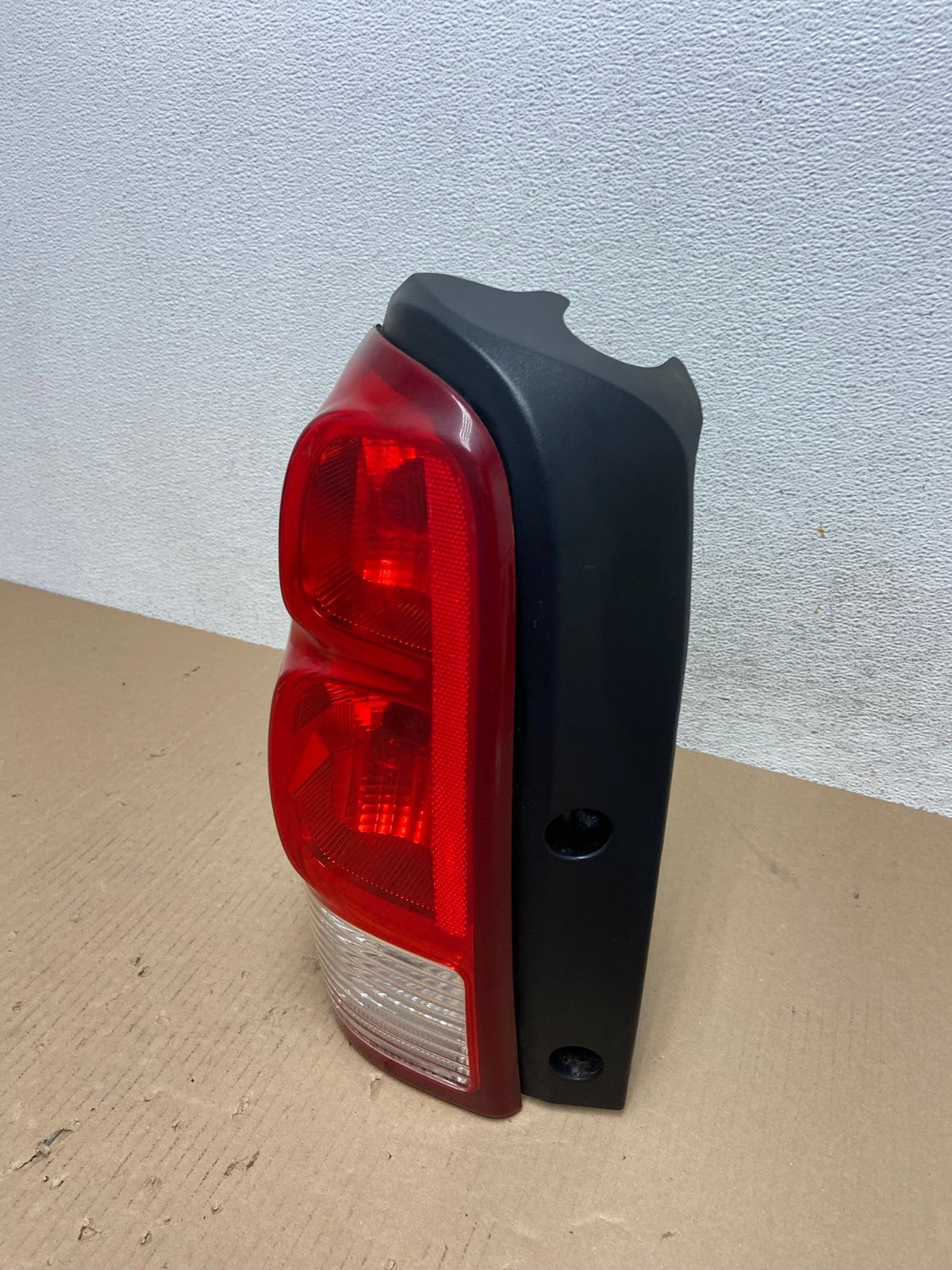 2005 to 2009 Pontiac Montana / Uplander Left Driver Lh Tail Light AE7231 LK1