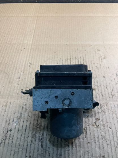 2004 to 2005 BMW 525i ABS Anti-Lock Brake Pump 6758743 X8798 DG0