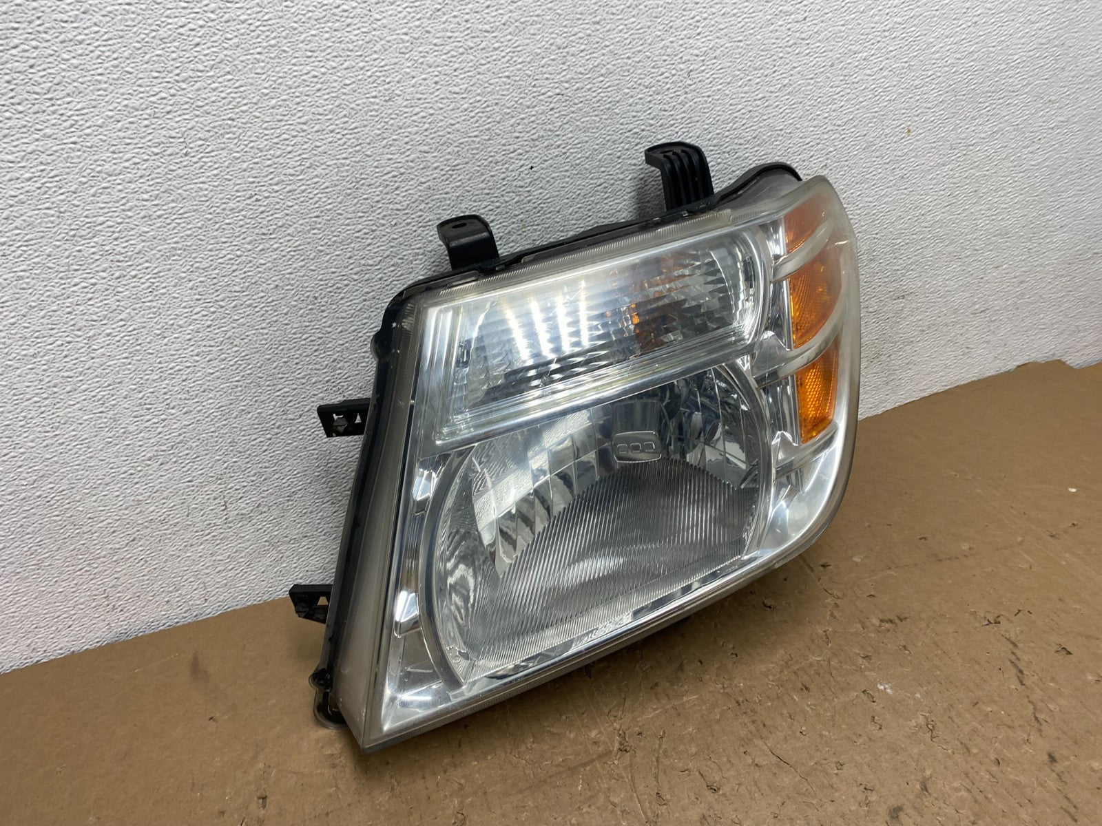 2008 to 2012 Nissan Pathfinder Halogen Headlight Left Driver Lh AD8179 DW2