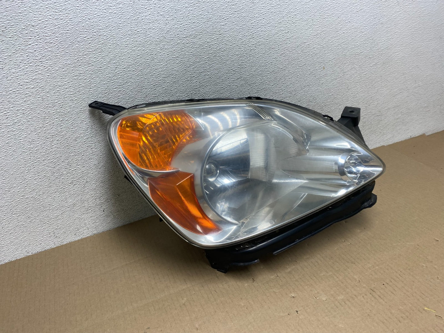 2002 to 2004 Honda CRV CR-V Right Passenger RH Halogen Headlight AG5840 DW2