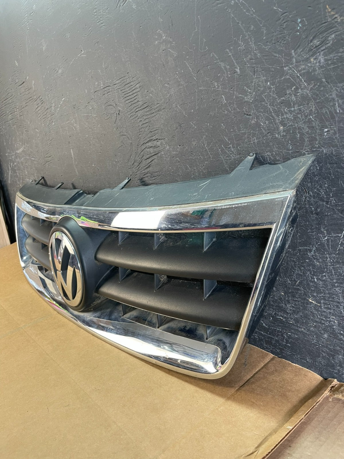 2004 to 2007 Volkswagen Touareg Front Upper Grill Grille AE0821 DG1