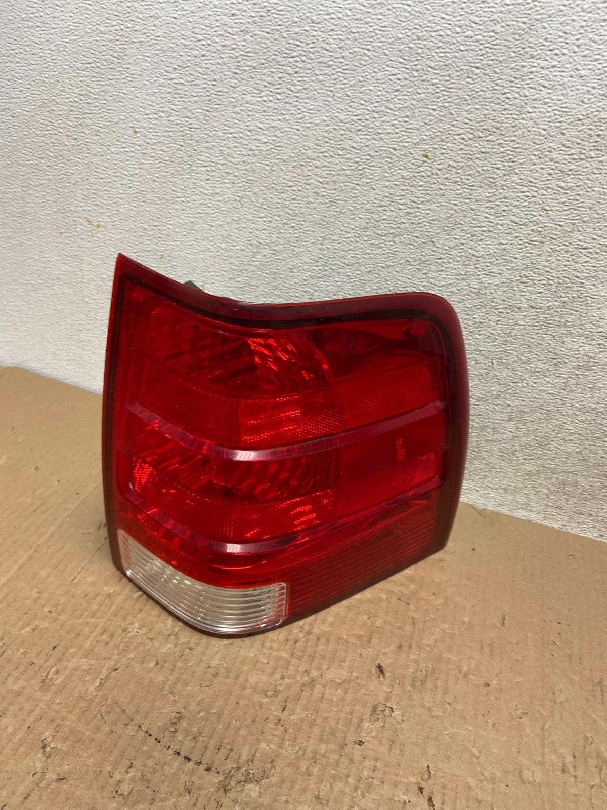 2003 2004 2005 2006 Ford Expedition Right Passenger Rh Tail light AI1370 LK0