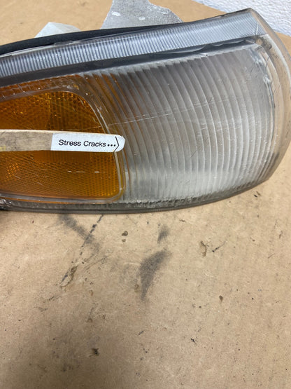1995 to 1996 Toyota Camry Right Passenger RH Side Turn Signal AD2743 DW4