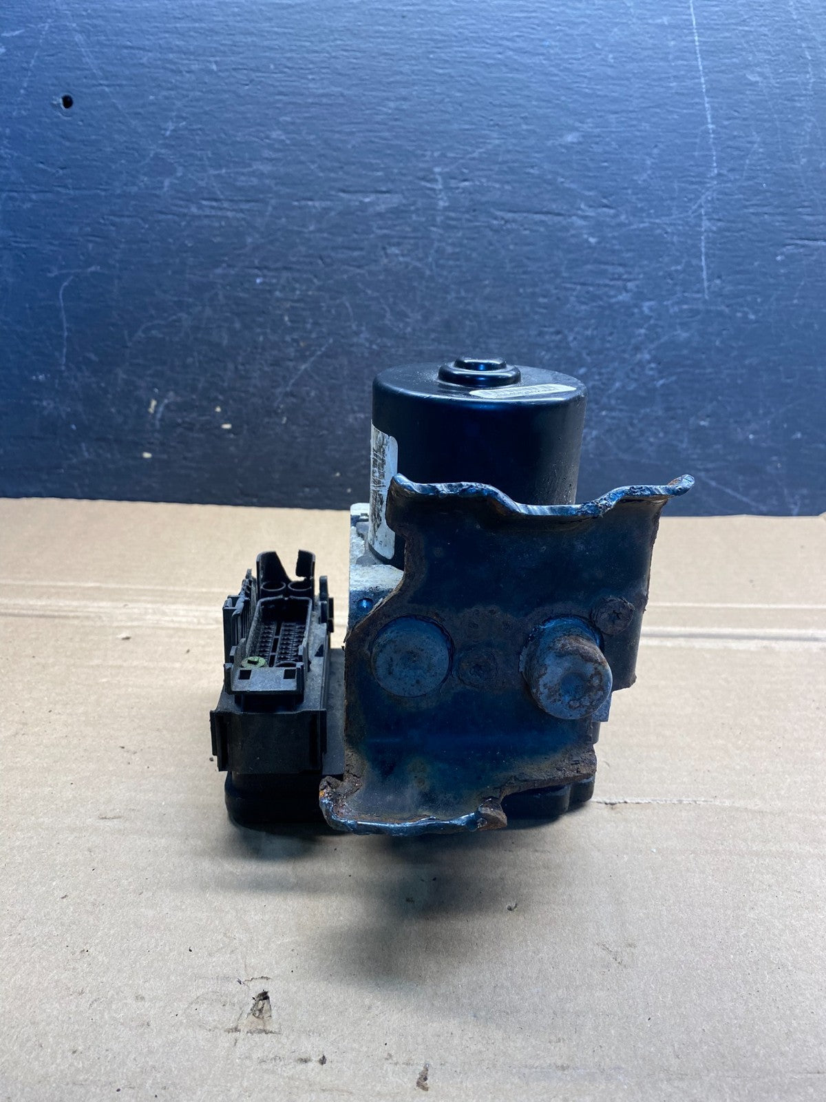 2003 - 2004 Ford Expedition ABS Anti Lock Brake Pump Module AE8087 DG2