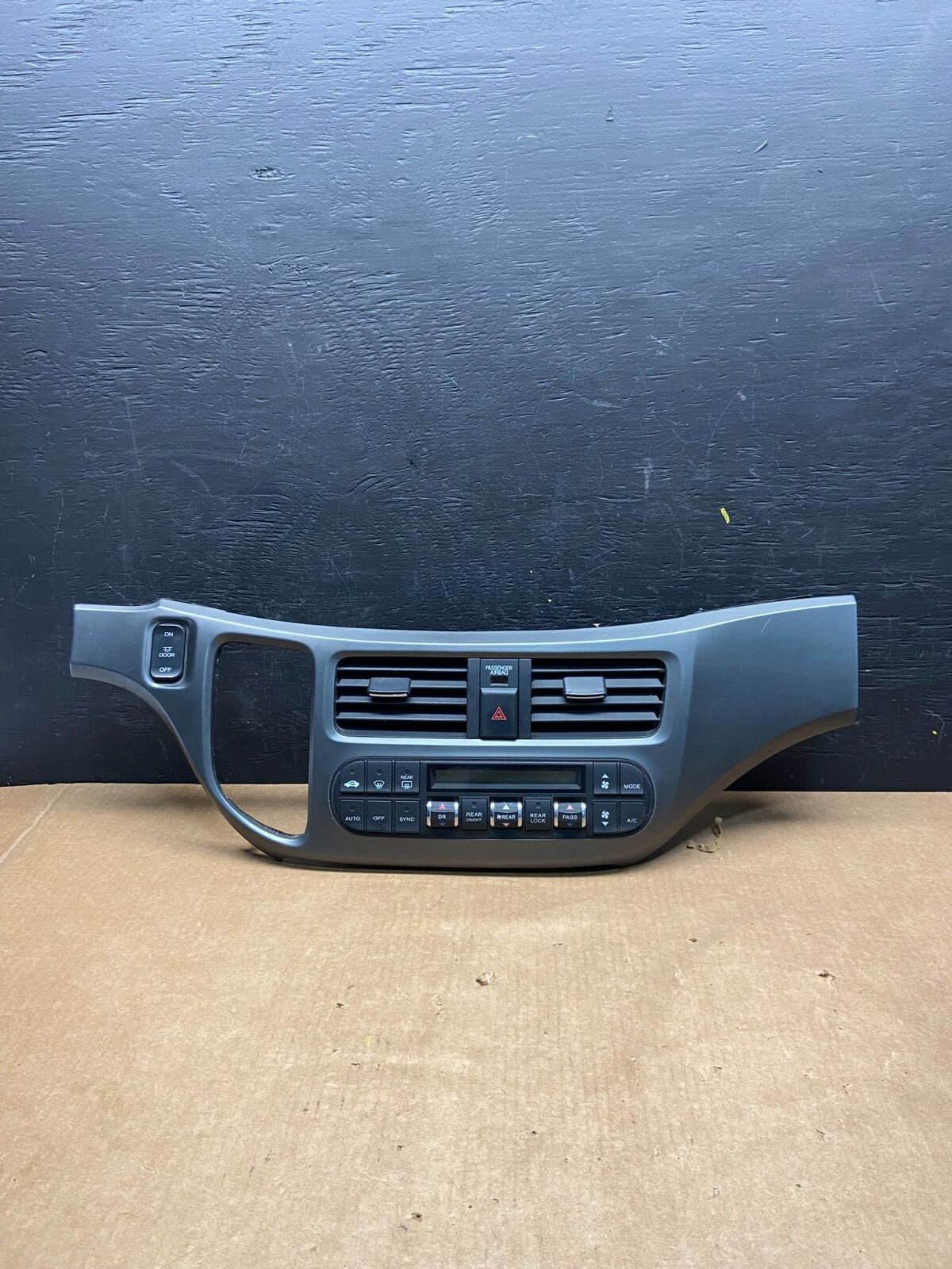 2005 to 2010 Honda Odyssey  Radio Climate Control Dash Trim Bezel H7597 DG10