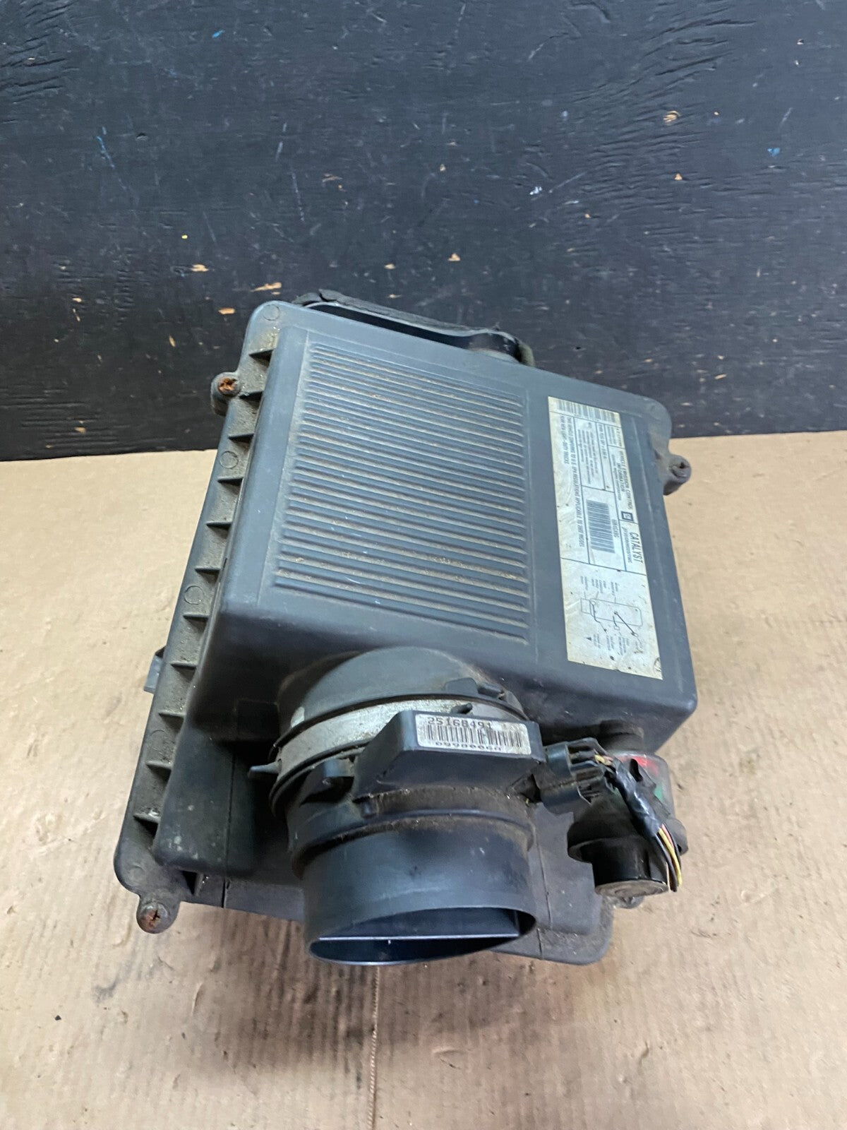 2007 to 2014 Chevrolet Suburban Tahoe Silverado Air Cleaner Box N54941