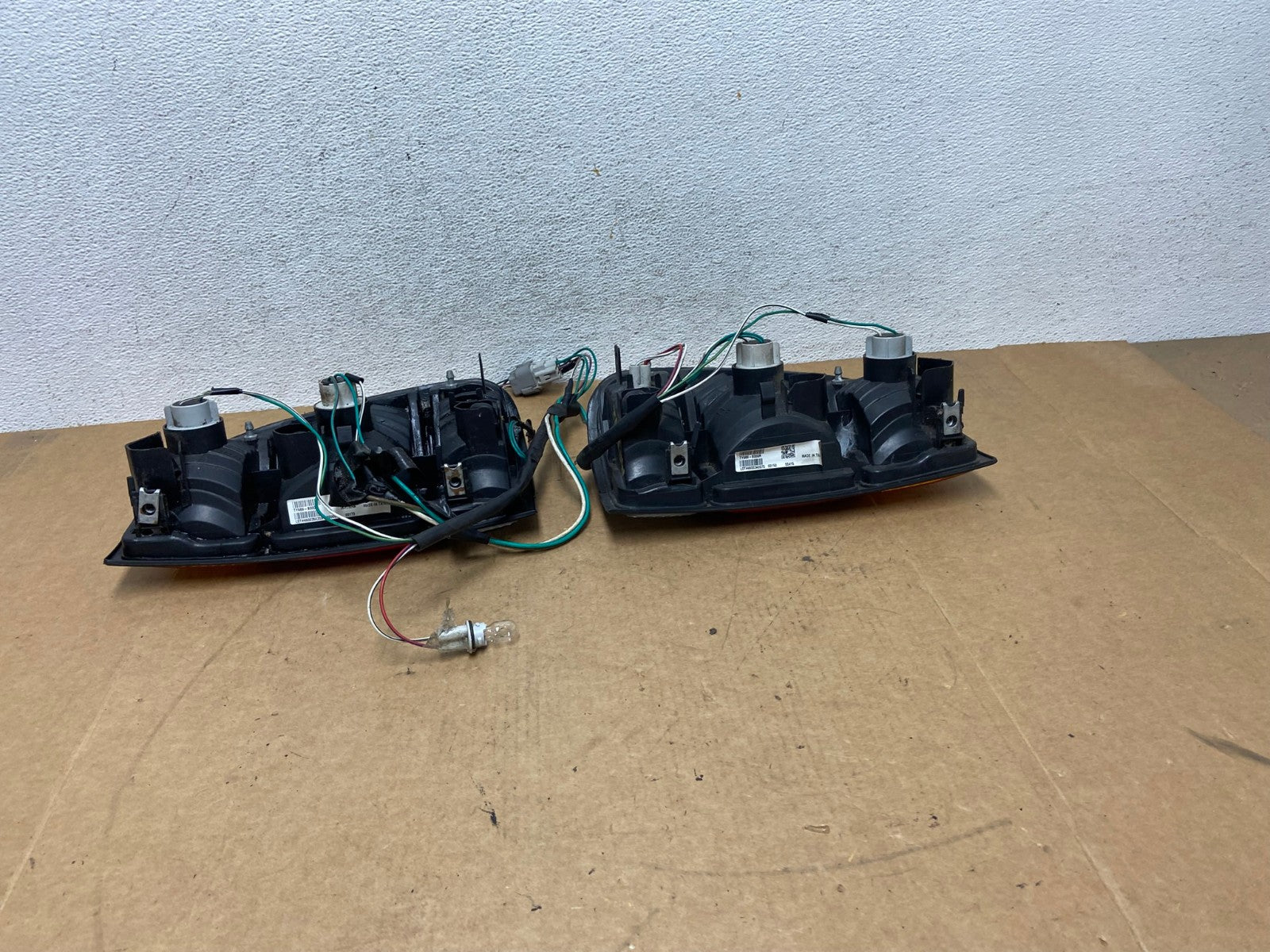 2000 to 2004 Toyota Tundra Left+Right Tail Lights AE3092 LK7