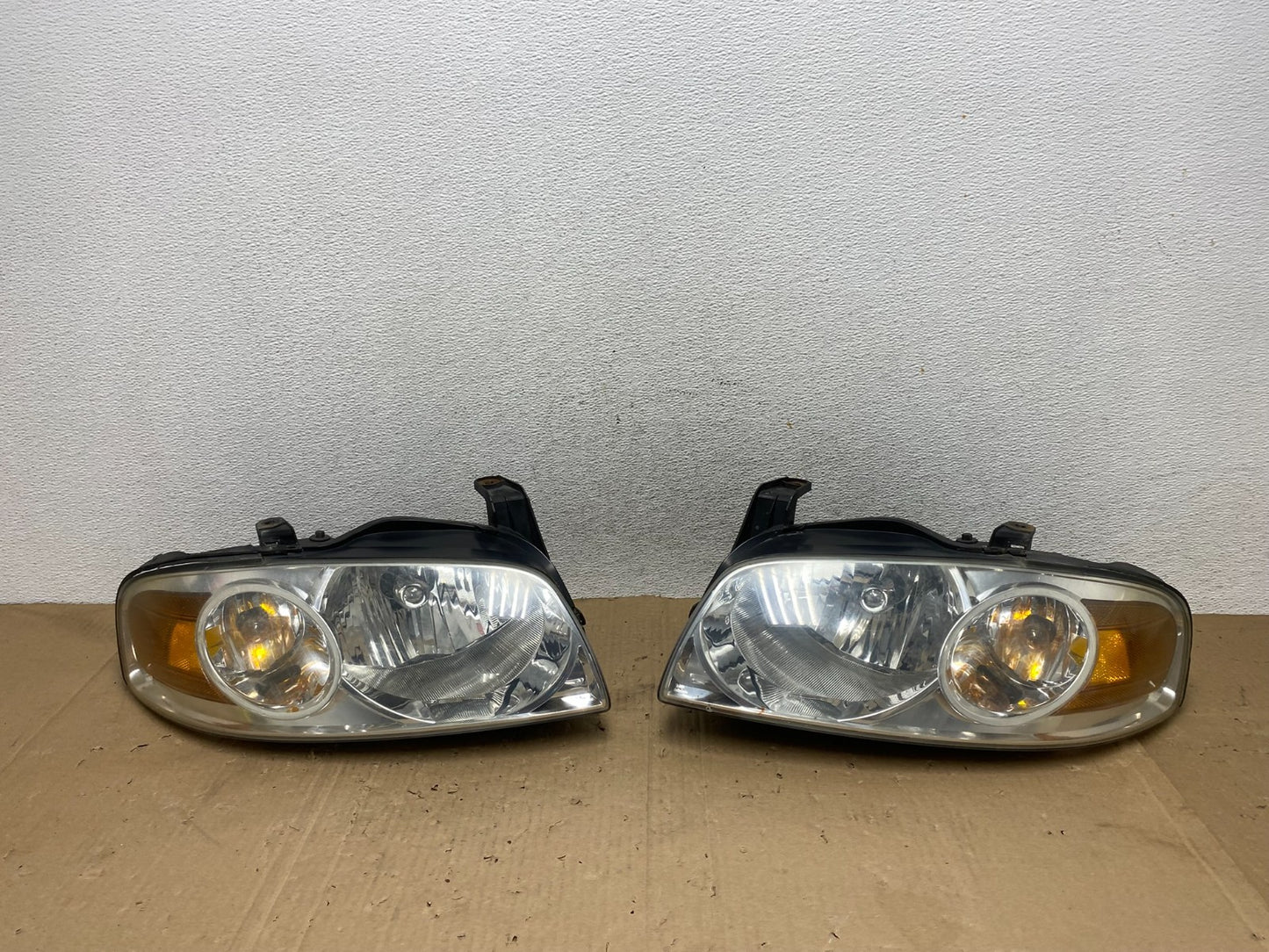 2004 - 2006 Nissan Sentra Halogen Left+Right Headlights AE9226 DW0