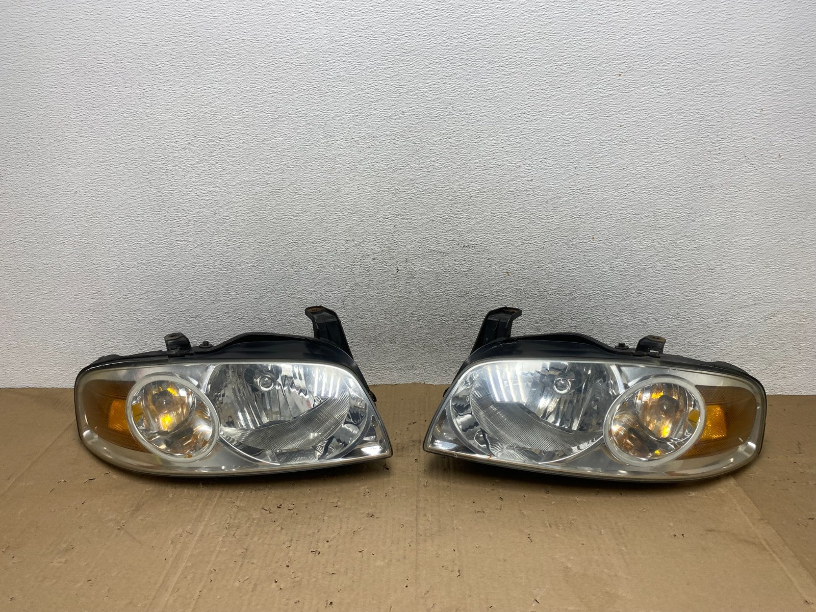 2004 - 2006 Nissan Sentra Halogen Left+Right Headlights AE9226 DW0