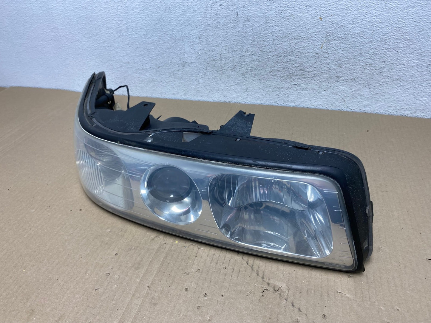 1998 to 2004 Cadillac Seville Right Passenger RH Side Headlight AE9493 LK1