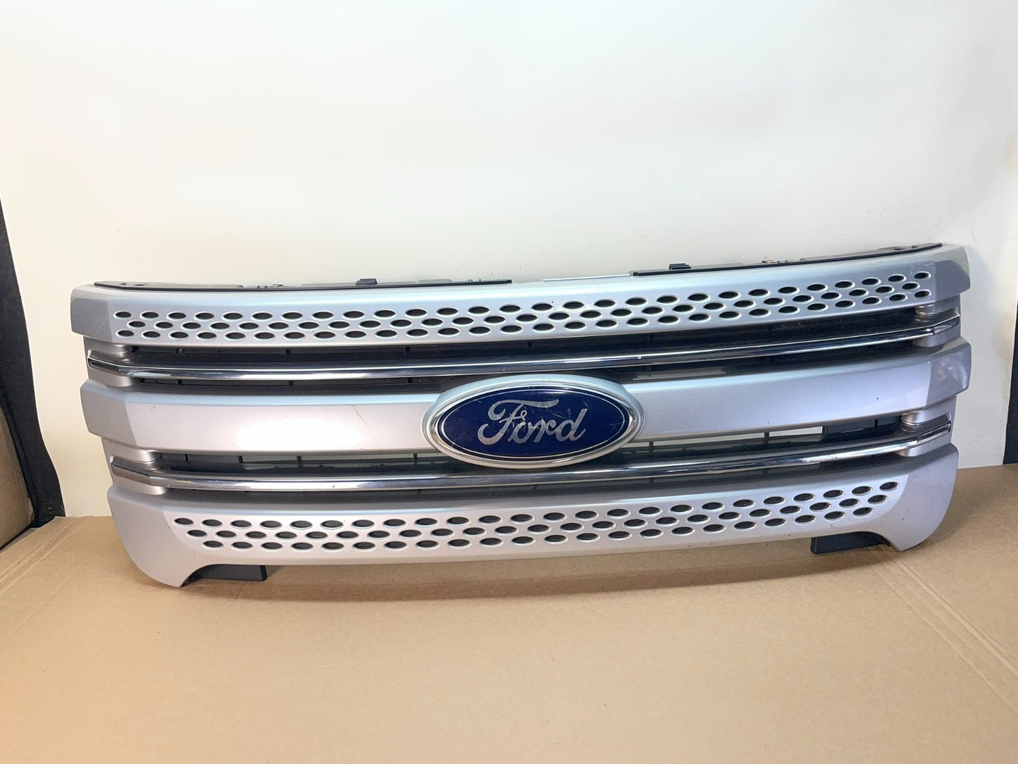 2011 to 2015 Ford Explorer Upper Front Grill Grille AG2797 MS0