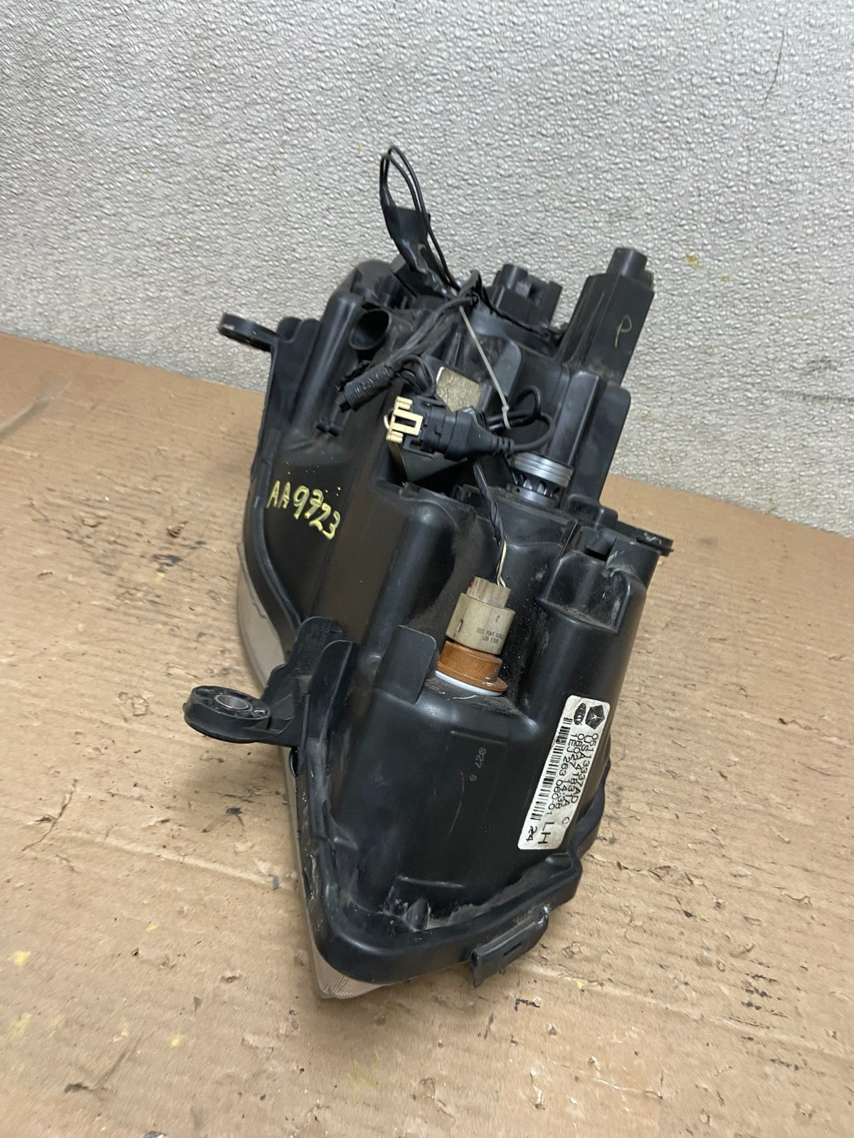 2008 to 2016 Chrysler Town and Country Left Driver Lh Side Headlight AA9723 DW6