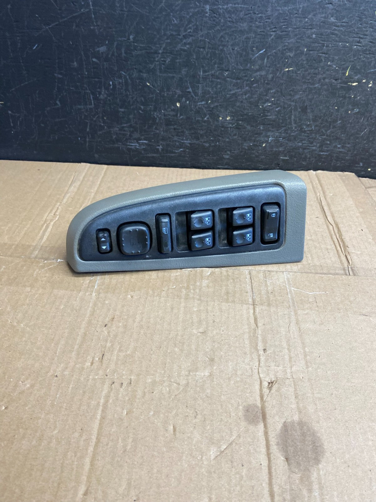 2003 to 2006 Suburban Tahoe Yukon Front Left Driver Window Switch AF2785 DG1