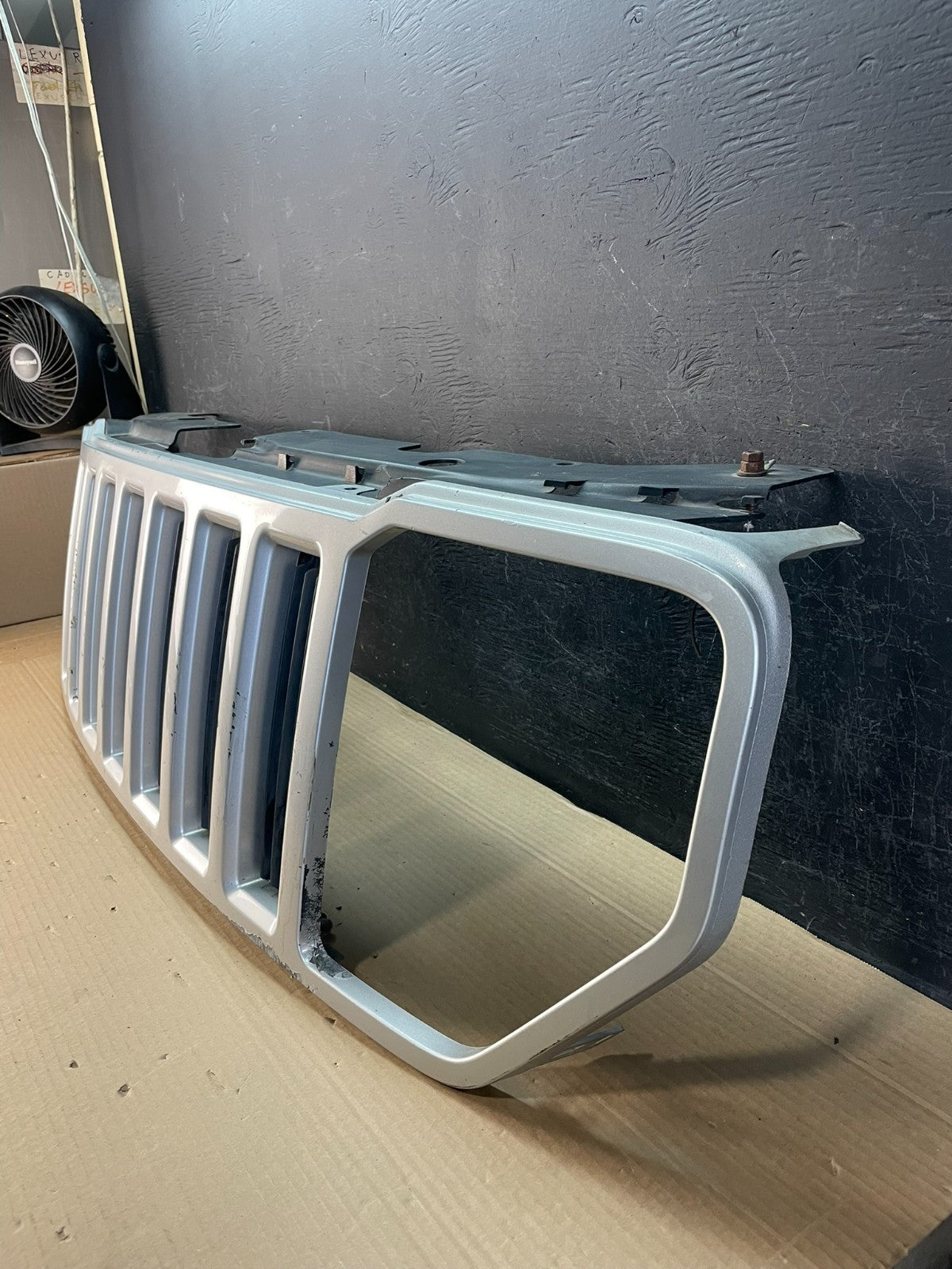 2008 to 2012 Jeep Liberty Front Upper Grill Grille ae8689 DG1