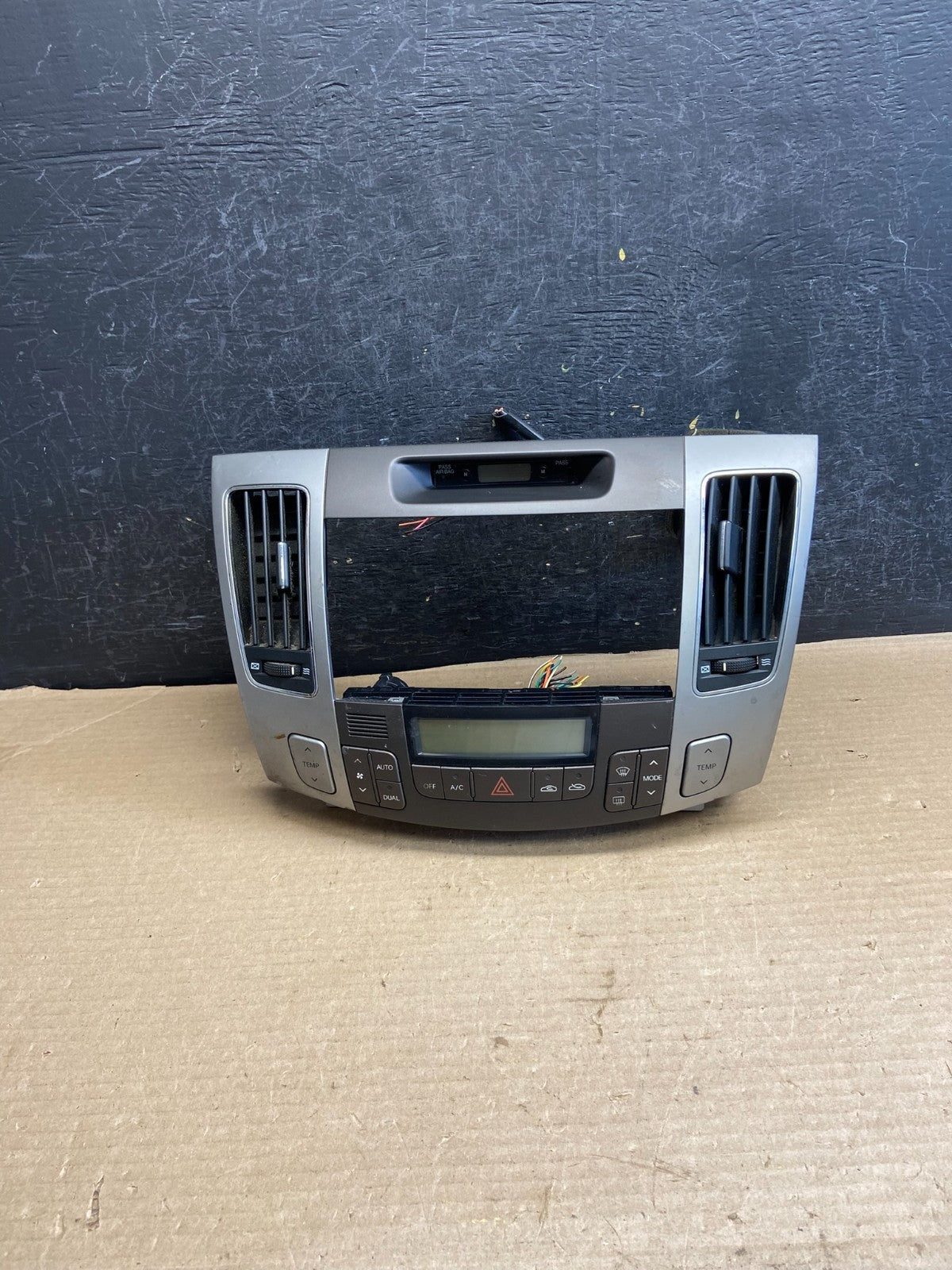 2009 - 2010 Hyundai Sonata Center Radio Climate Control Air Vent Bezel ah3522 DG0