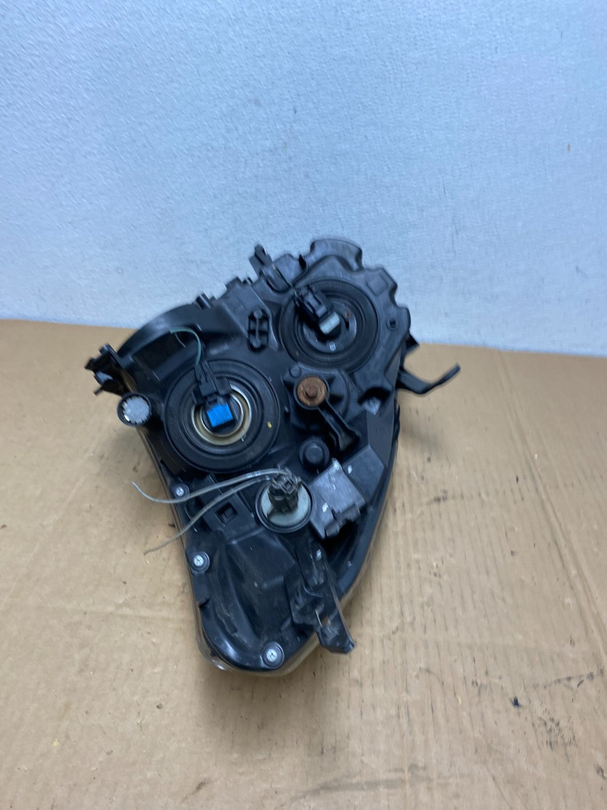 2009-2013 Nissan Rogue Right Passenger Halogen Headlight AC7637 DW6