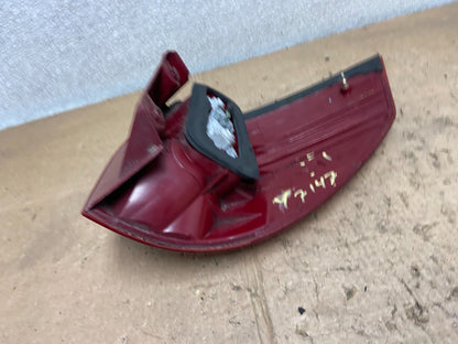 2004 to 2005 Toyota Sienna Left Driver LH Side Tail Light Oem Y7147 DW6