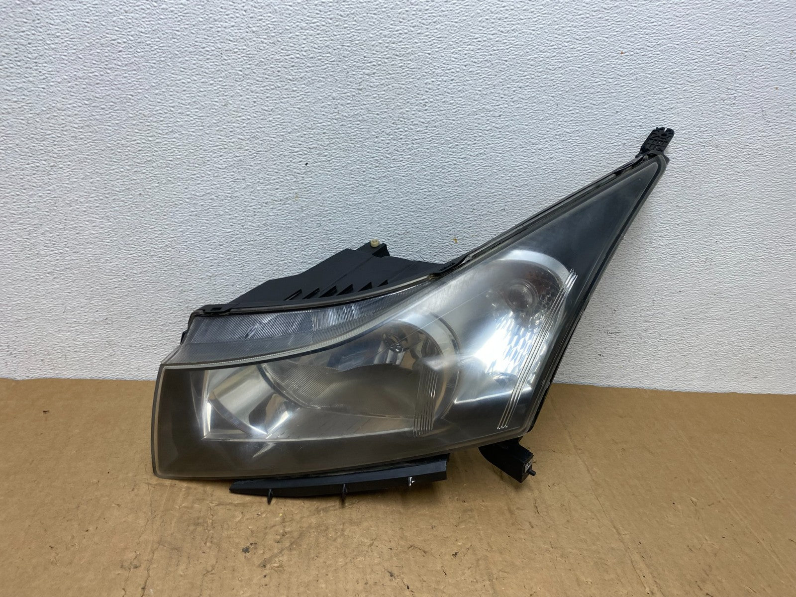 2011 to 2015 Chevrolet Cruze Halogen Left Driver LH Side Headlight AD1354 DW0