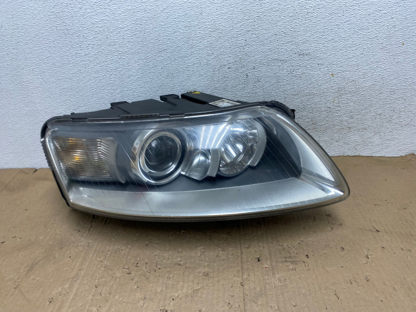 2005 to 2008 Audi A6 Right Passenger Side Headlight Xenon HID AE9307 LK0