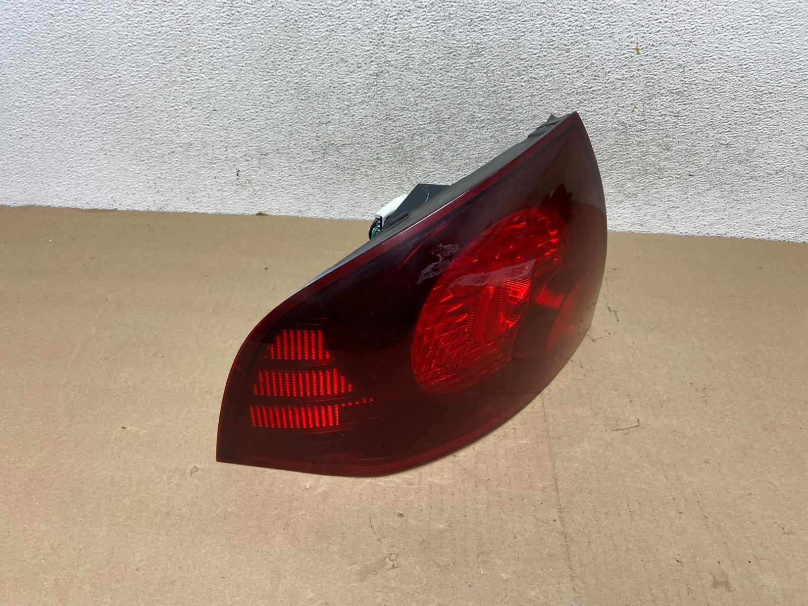 2004 - 2006 Nissan Sentra SE R SE-R SPEC Left Driver LH Tail Light AG4575 DW2