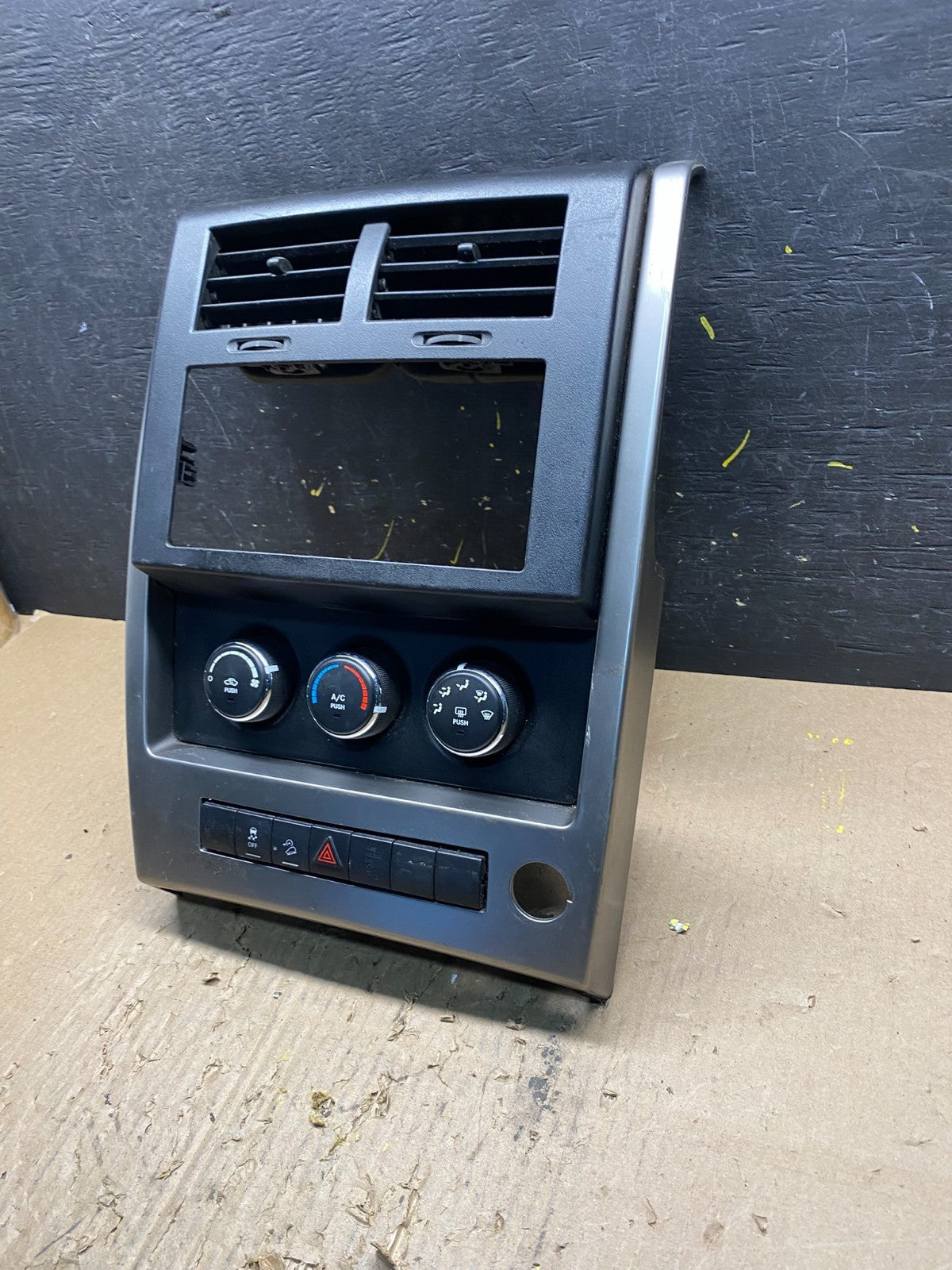 2008 to 2012 Jeep Liberty Dash Climate Temperature Control Radio Bezel T1620 DG1