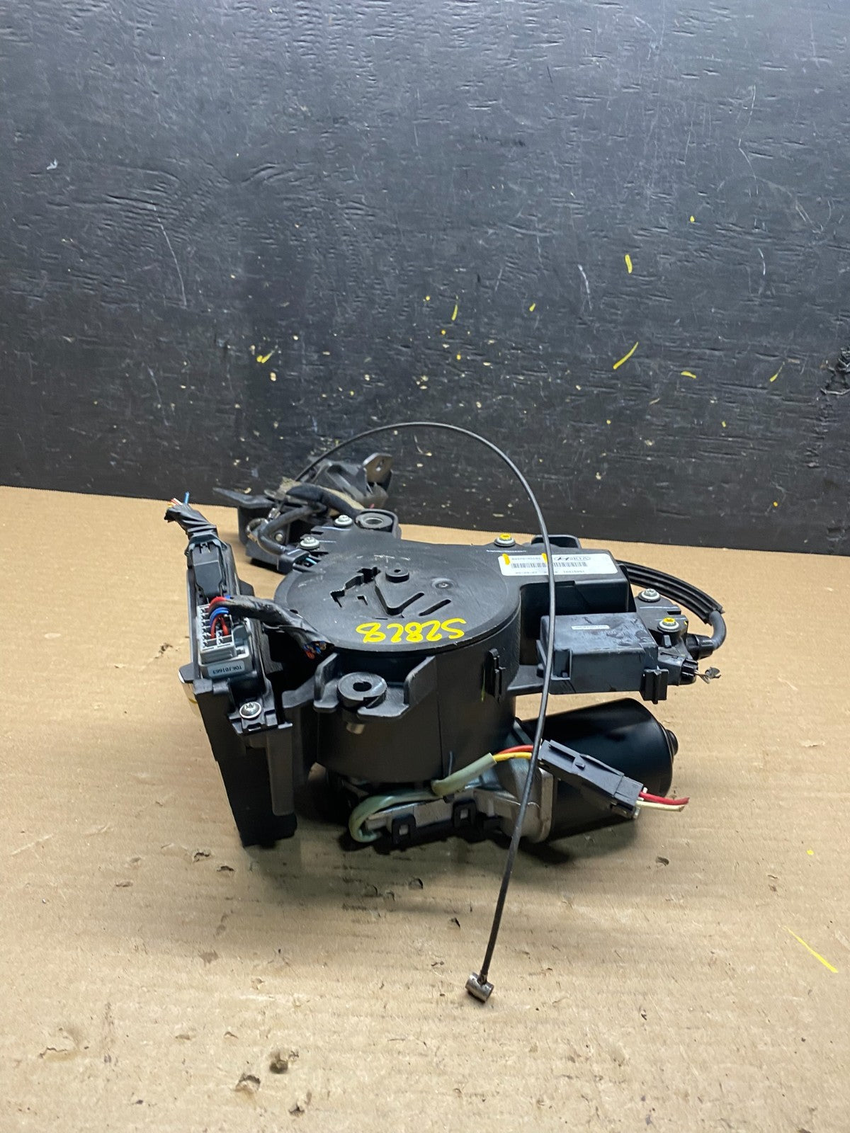 2007-2014 Kia Sedona Left Electric Power Sliding Door Motor Regulator S2828 DG4
